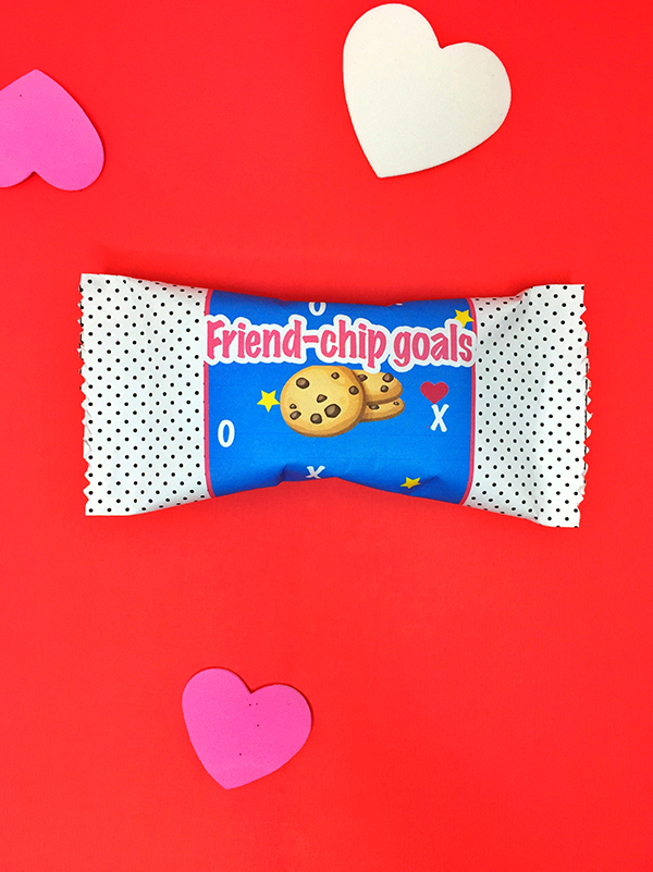 It's very easy to assemble this Valentines Day Cookie Package and these are the supplies you need: The free Printable from my Resource Library A pack of Bear Paw cookies Glue A pair of scissors Once you have these, all you need to do is cut and glue!